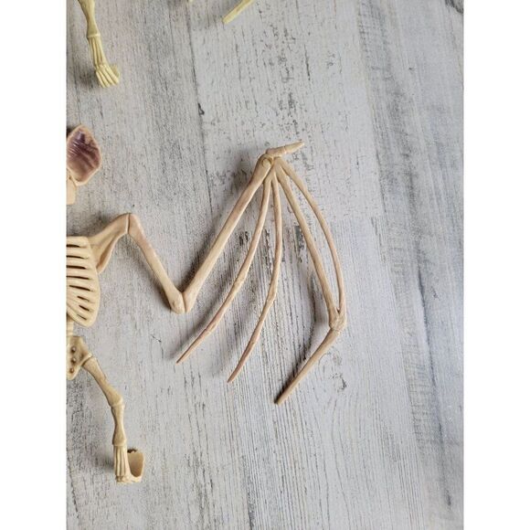 Greenbrier Halloween skeleton hanging bat set pop decor - Picture 4 of 11